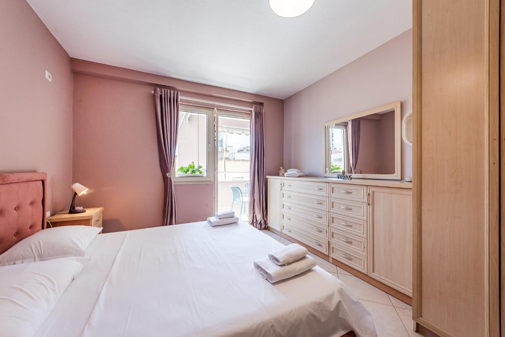 Sisi'S Apartments-Tirana City Center ภายนอก รูปภาพ