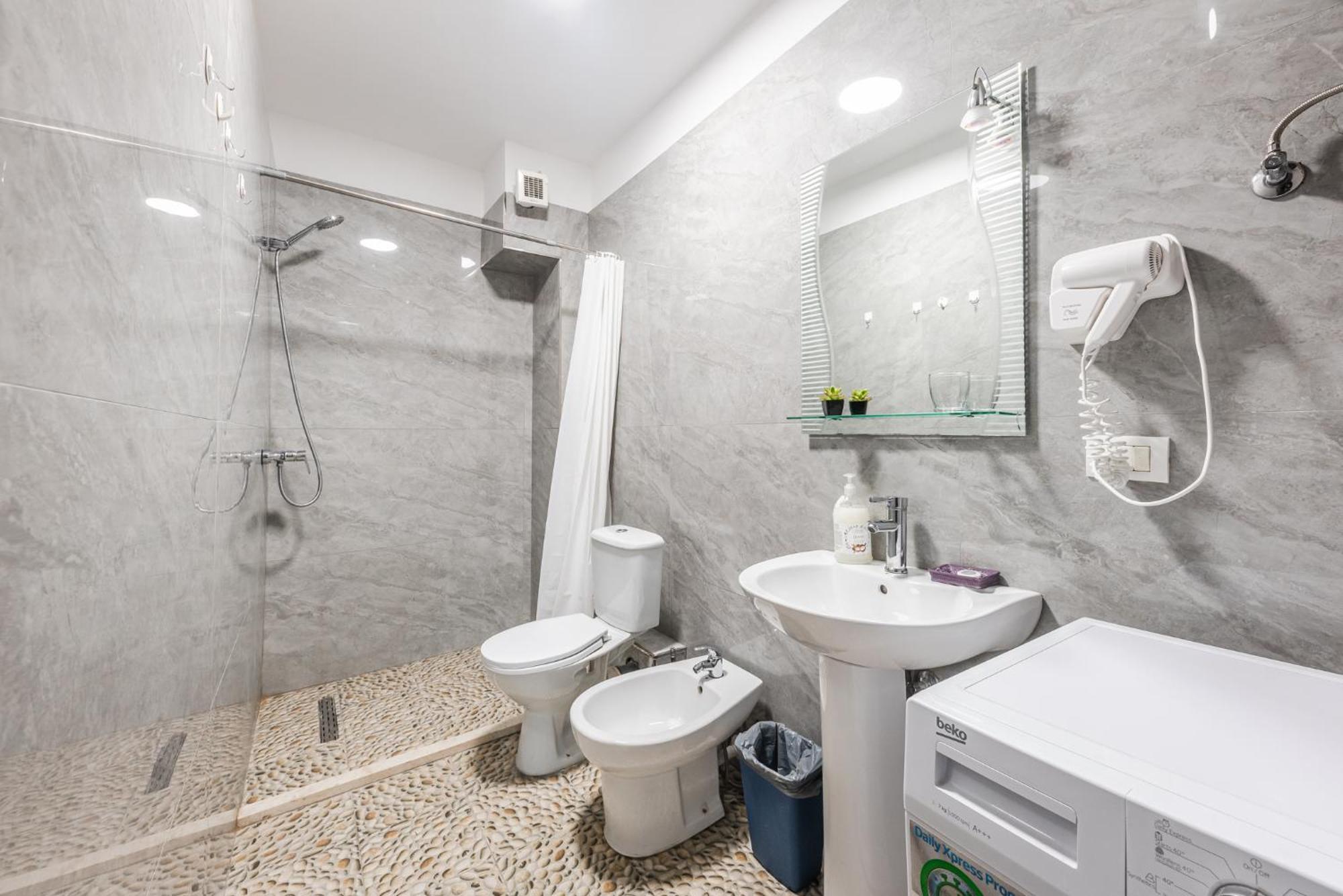 Sisi'S Apartments-Tirana City Center ภายนอก รูปภาพ